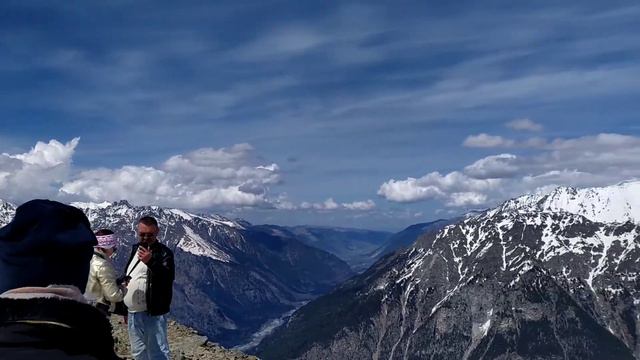 Домбай,Тебердинский заповедник в низу,там мы ехали по дороге! смотреть онлайн