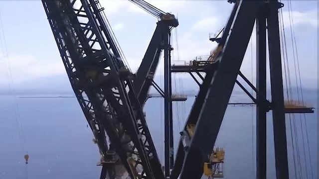 You won't believe the size of the world's largest crane. смотреть онлайн