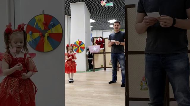 Поздравление от Виктории и ее папы с 8 марта! смотреть онлайн