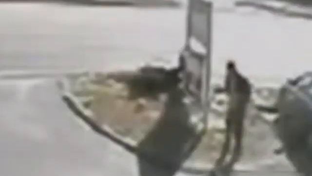 Падение с мопеда смотреть онлайн