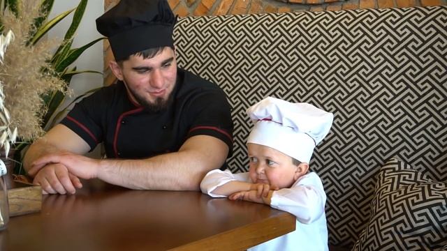 Хасбик жарит Стейк. Бой с Абдурозиком! смотреть онлайн