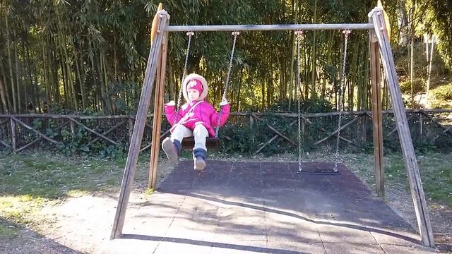 Рим. Детская площадка на Villa Torlonia. смотреть онлайн