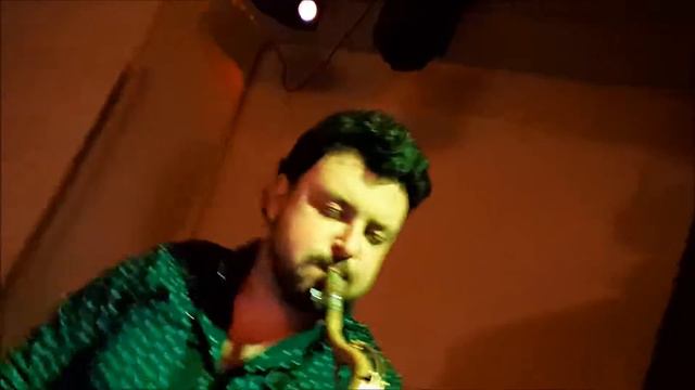 Кавер версия С.SANTANA - I love you much too much видео(Руслан Ачкинадзе тенор сакс) смотреть онлайн