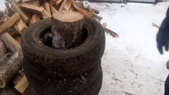 Как быстро и эффективно расколоть дрова смотреть онлайн