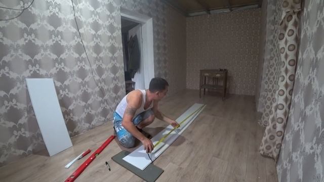 ПОКЛЕИЛИ ОБОИ В КОМНАТЕ/ПРИЕЗЖАЛИ ДРУЗЬЯ/СДЕЛАЛ ПЛАСТИКОВЫЙ ПОТОЛОК/РЕМОНТ ДОМА СВОИМИ РУКАМИ/ смотреть онлайн