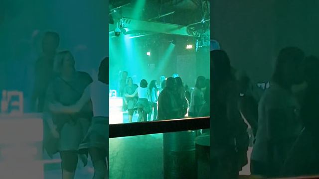 Немцы танцуют на дискотеке! #диско #германия #дискотека #germany #disco #бавария #bayern #lustig #d смотреть онлайн
