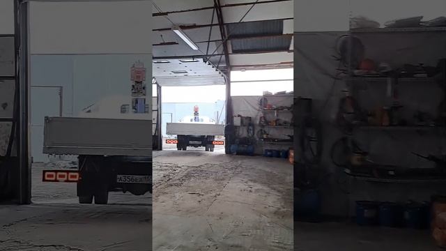 Hino 300 манипулятор. готова к строительному сезону. г.Омск смотреть онлайн