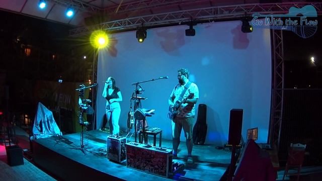 Domino Live Cover смотреть онлайн