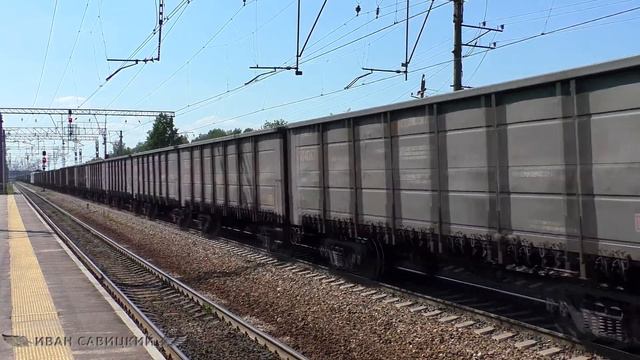 Электровозы ВЛ10 ведут сдвоенный поезд на Волховстрой смотреть онлайн