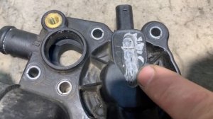 Замена прокладки термостата Audi Q7 3.0d. CRC