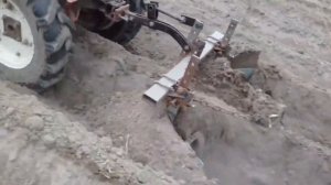 Первое(слепое) окучивание картофеля мотоблоком двухрядным окучником.