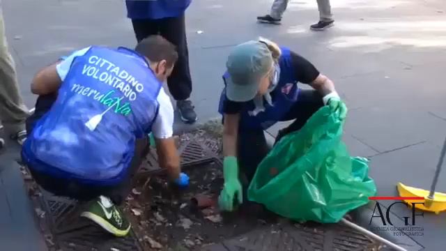 Roma pulita: a via Merulana ci pensa Nancy Brilli смотреть онлайн