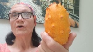 Экзотика на столе. Кивано - рогатая дыня или африканский огурец.