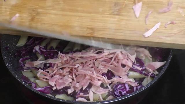 Вкусный макаронные на сковороде с краснокочанной капустой и мясной колбасой ♥ Быстро и вкусно смотреть онлайн