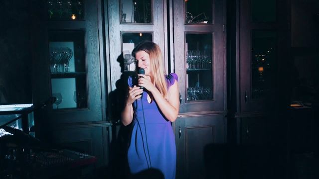 Julia Mandriko - Moon River смотреть онлайн