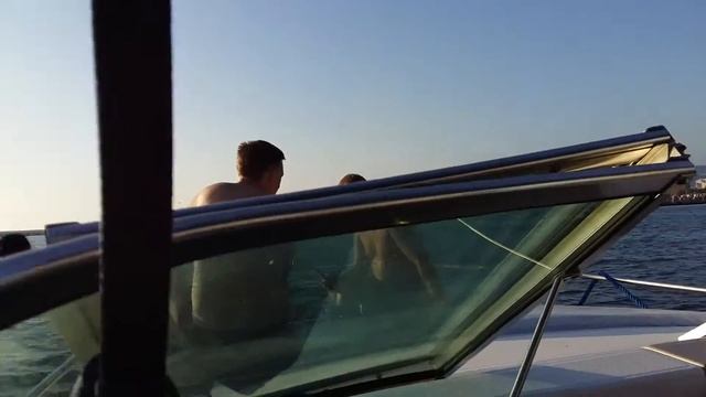 На катере в акватории Сочи смотреть онлайн