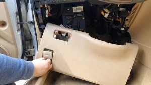 Снятия водительского сидения Chery Eastar