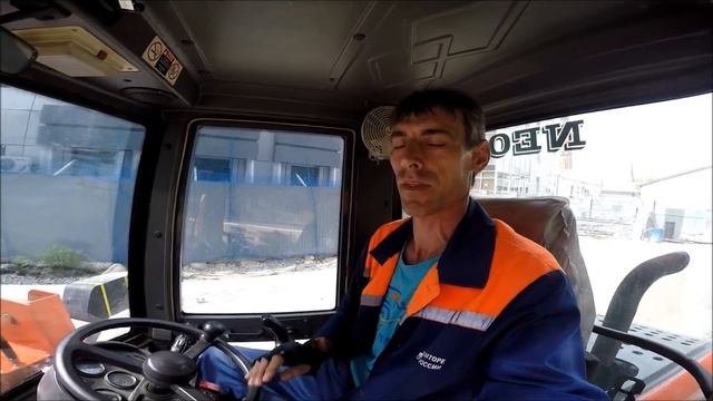 Работаю в городе .Американцы следят за мной в окошечко смотреть онлайн