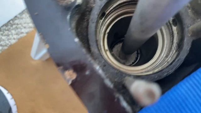 Remove outdrive lower unit pinion gear bearing смотреть онлайн