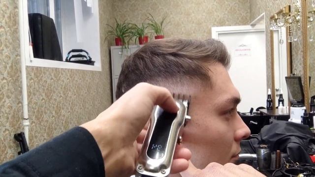 КЛАССИЧЕСКАЯ МУЖСКАЯ СТРИЖКА С ПЛАВНЫМ ПЕРЕХОДОМ. #fade #asmr #haircut #barbershop смотреть онлайн
