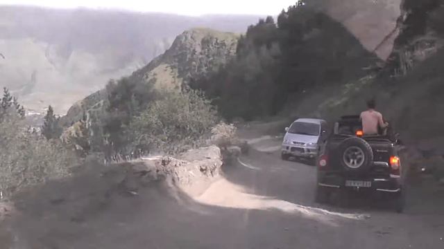 Поездка к церкви Святой Троицы в Герети смотреть онлайн