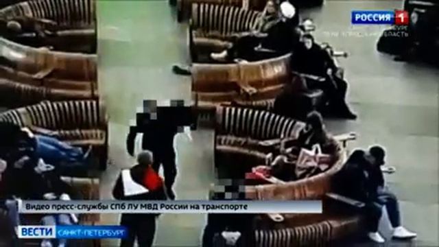 Сотрудники транспортной полиции установили мужчину, угрожающего пассажиру холодным оружием смотреть онлайн