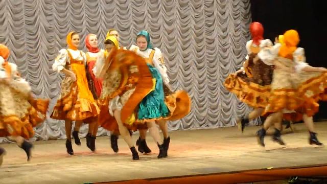 Детский образцовый ансамбль народного танца "Топотушки" "За околицей" 2010г смотреть онлайн