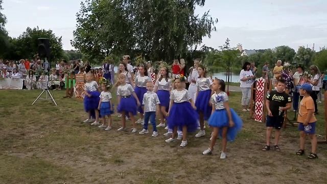 На Любенском озере прошел праздник "Купалье" смотреть онлайн