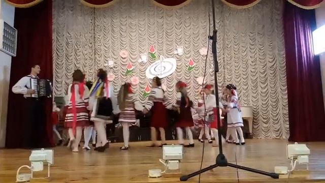 Веснянки (на отчетном концерте школы) смотреть онлайн
