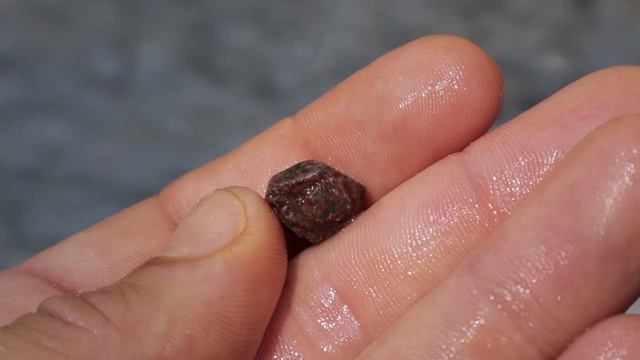 Finding Garnet, Ruby & Sapphire Gems at this Crystal Mine in North Carolina смотреть онлайн