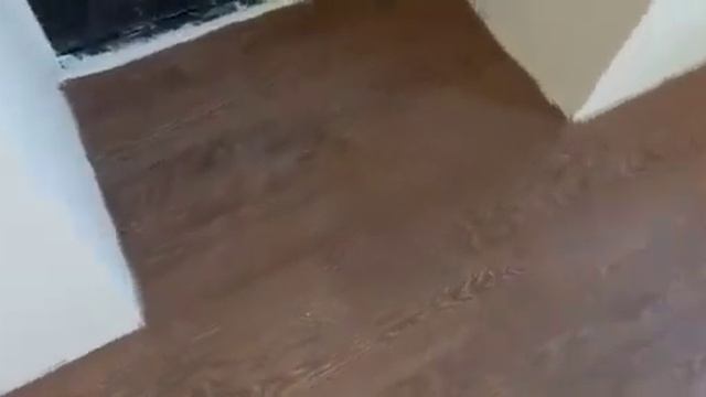 Линолеум подрезан и уложен . На готовое основание выровненное . смотреть онлайн