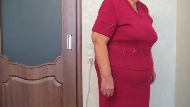 Вязание спицами, эффектный летний костюм для полненьких с коротким рукавом смотреть онлайн