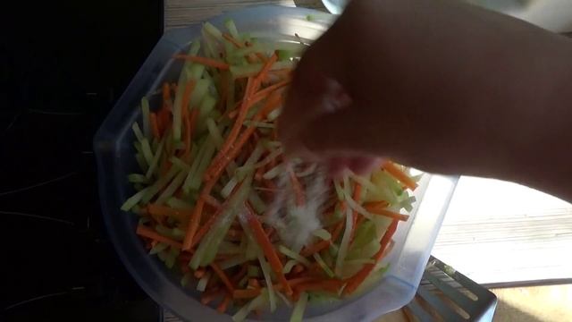 Дунганский салат с редькой... смотреть онлайн