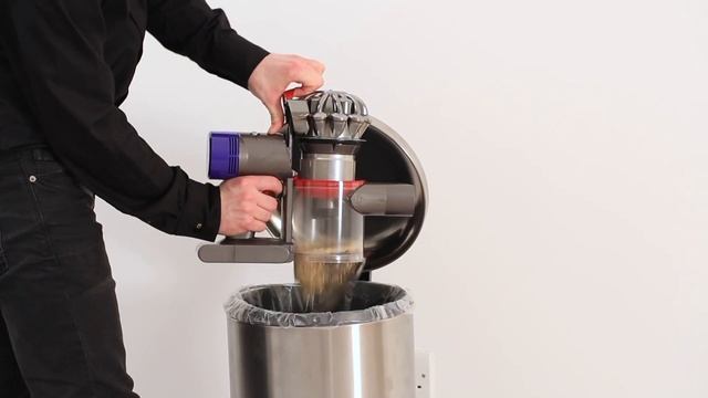 How to empty the bin on Dyson V8™ Cord-free vacuums смотреть онлайн
