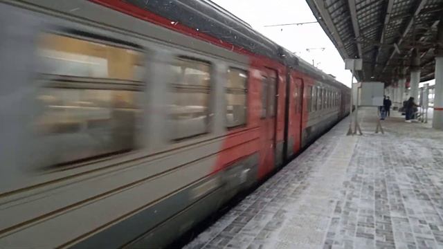 Отправление ЭД4М-0067 сообщением Москва (Казанский вокзал)-Голутвин с платформы Выхино смотреть онлайн