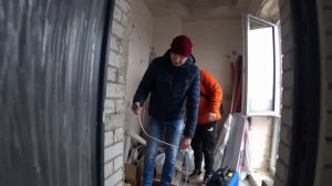 Как подключить генератор в квартире многоэтажки.Сильно ли шумит? Куда выхлопные газы?Дырка в потолк