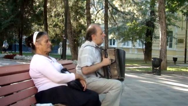 Уличный музыкант Eugene Avdyshev Ростова-на-Дону.MPG смотреть онлайн