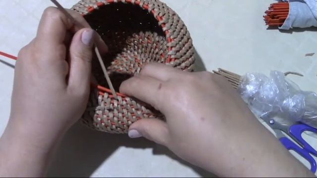 Плету горшочек из бумаги для выпечки?? смотреть онлайн