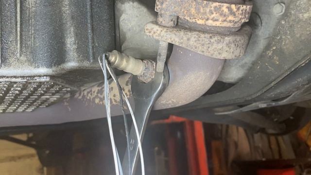 How to Replace Oxygen Sensor Ford Escape смотреть онлайн