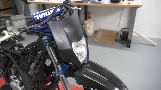 SA PREMIÈRE PRÉPA SUPERMOT À 16 ANS ! YAMAHA 125 DT смотреть онлайн