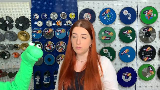 А Гадёныш то возмужал! Видно, на стройке дела идут только в гору!😎 Звоните! 8-8552-31-32-31 Алга-С смотреть онлайн