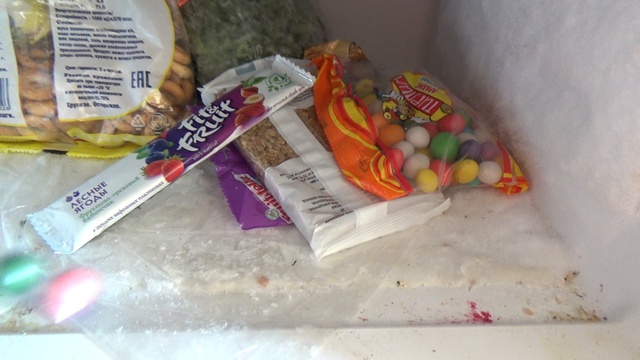 a lot of candy , refrigerator full of sweets смотреть онлайн
