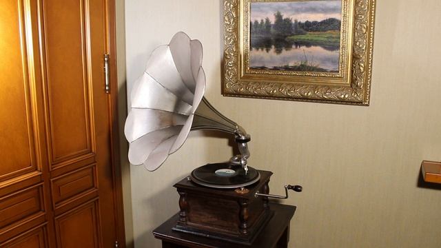 Редкие фонографы. Играет старинный граммофон K. T. Co. Подмосковные вечера смотреть онлайн