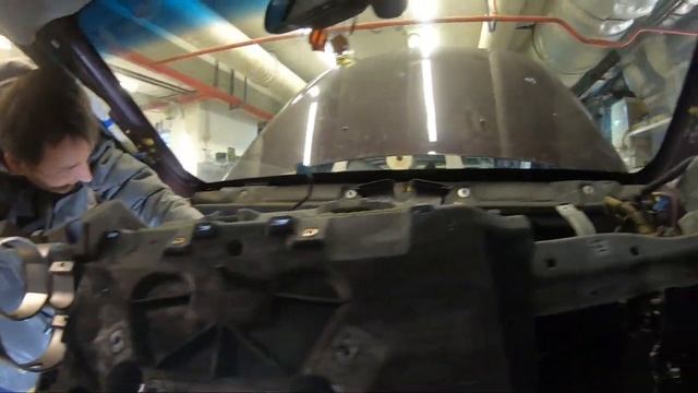 Cadillac CTS ремонт заслонок печки. Дует холодным и мерзнут ноги. смотреть онлайн