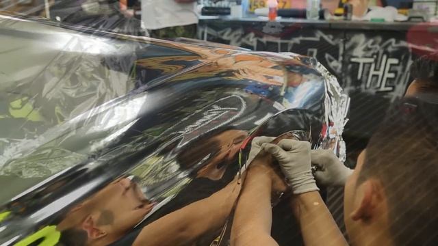 Yianni's Ferrari 458 Spider wrapped crazy chrome! смотреть онлайн
