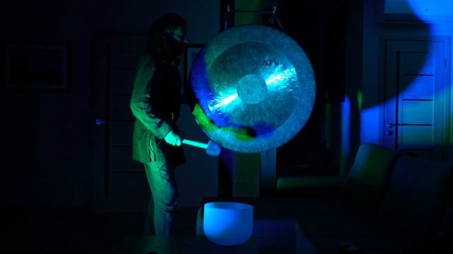 Gong and Crystal Bowl open heart meditation and sound healing смотреть онлайн