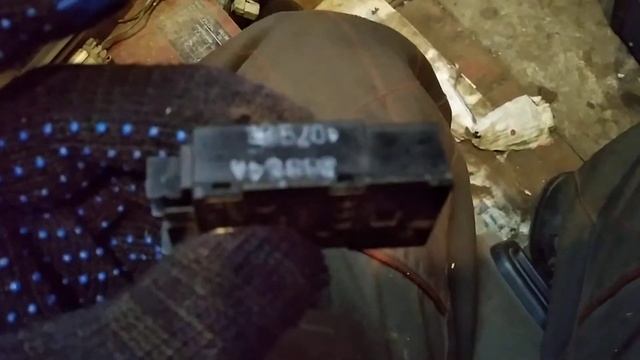 Замена лампочек в кнопках включения кондиционера и рециркуляции воздуха Nissan Primera P11 дорестай смотреть онлайн