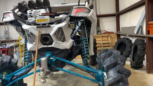 Picking Up A 22” Lifted 2018 F350 Platinum On 44” Boggers! смотреть онлайн