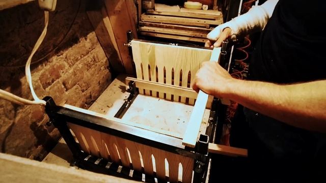 Незаменимая вещь в пчеловодстве. Кондуктор для сбивания рамок. смотреть онлайн