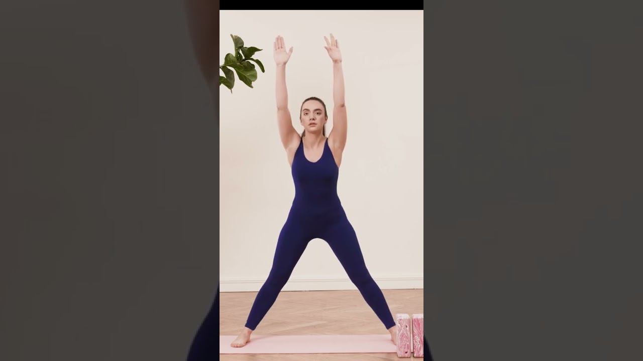 Прасорита падоттанасана. Йога #shorts смотреть онлайн